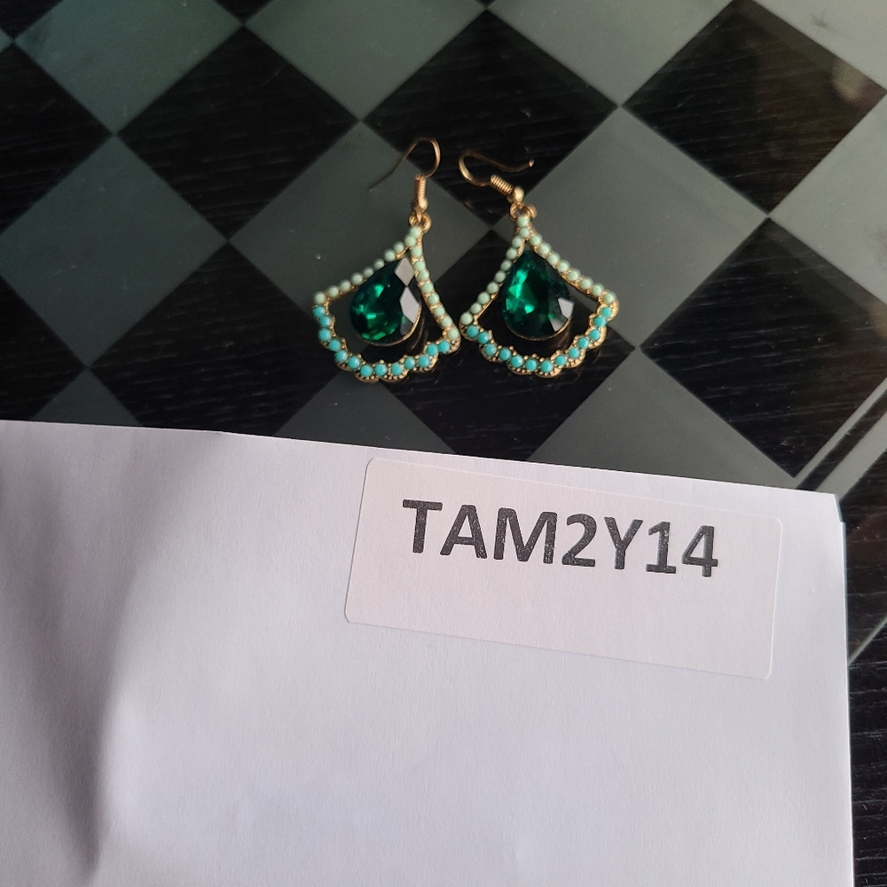 Elegant Green and Gold Teardrop Earrings - Picture 7 of 9